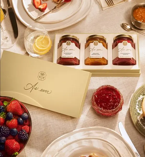 درحالیکه خرید گروهی یا بستهای محصولات یک برند معمولاً ارزانتر تمام میشود، به نظر میرسد یک تصمیم قیمتگذاری غیرعادی باعث شده است که قیمت این بستهها با مجموع قیمت محصولات تکی برابر یا حتی گرانتر باشد