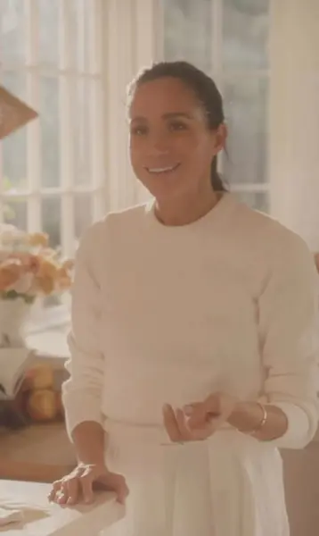 پس از اینکه مگان اعلام کرد نام برند سبک زندگیاش به دلیل مشکلات قبلی در ثبت علامت تجاری «American Riviera Orchard» به «As Ever» تغییر کرده است، به اینستاگرام رفت تا بستهبندی «پر претенزیون» مرباهایش را به نمایش بگذارد