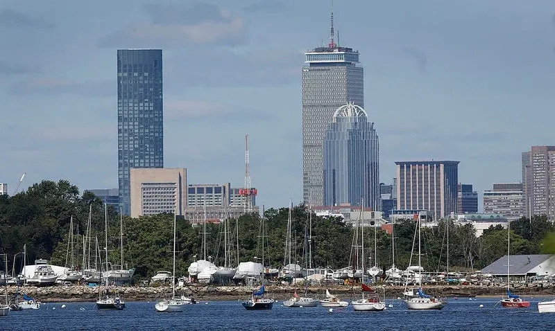 آسمان‌خراش‌های بوستون از منظر پارک Squantum Point در کوئینسی، چهارشنبه ۲۰ سپتامبر ۲۰۲۳