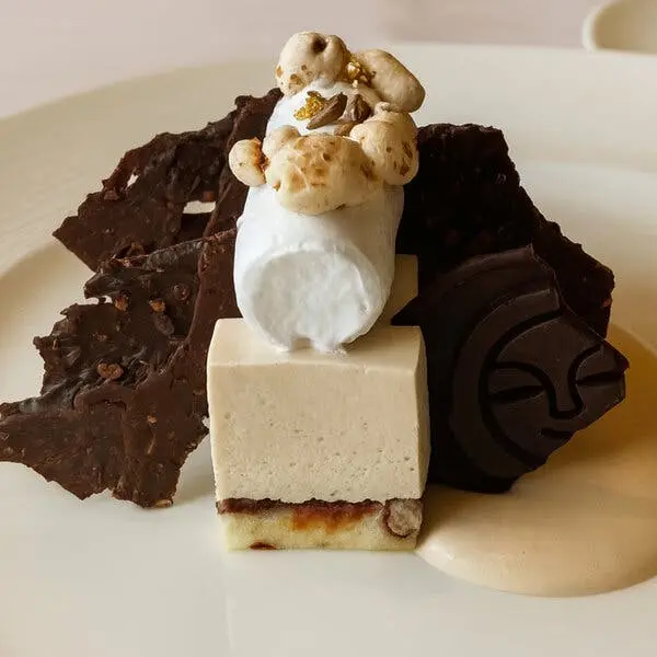 سوربهٔ یوزو، موس جو و شکلات تلخ کروسانمانند که برای شام روز چهارشنبه سرو شد.