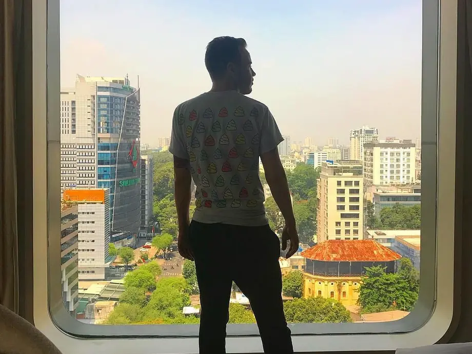 نگاهی از پنجره در شهر هوشیمین، ویتنام.