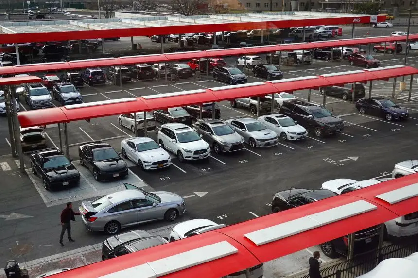 با تغییر و لغو پروازها، خودروهای اجارهای در برخی مکانها کمبود دارند.