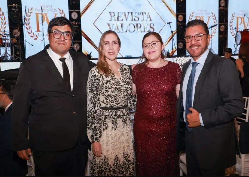 نمایی زیبا از جزیره ایسلا موخرس با جایزه بهترین مقصد گردشگری.