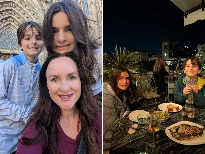 Jessica Barnes و فرزندانش در بارسلونا.