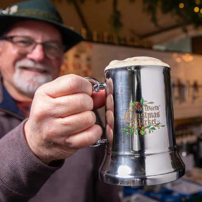 فنجان بازار کریسمس دنیای قدیم