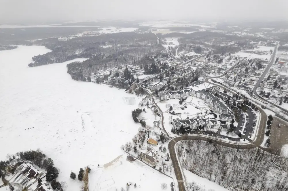 عکس هوایی زمستانی - الیوت هویل