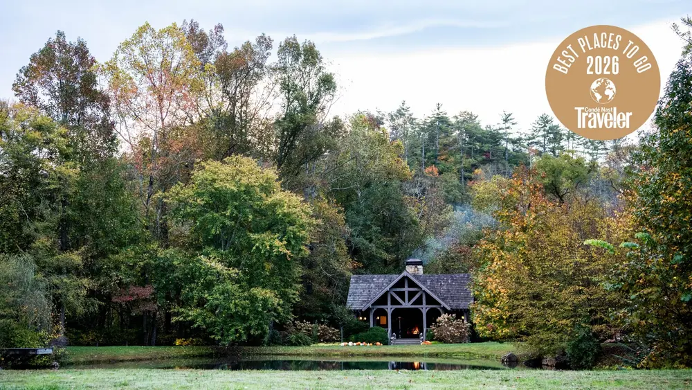 نمای بیرونی مزرعه توتسیاه