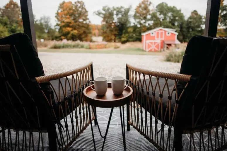 نمای بالای کلبهٔ نورث‌فارثینگ، جونزویل، میشیگان – از ایستگاه