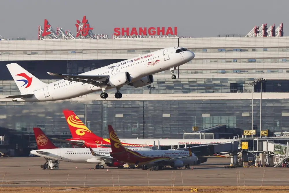 یک تحلیل‌گر هوانوردی می‌گوید پروازهای شانگهای‑توکیو و شانگهای‑اوساکا اخیراً به‌سبب لغوهای ناشی از کشمکش دیپلماتیک چین‑ژاپن بیشترین ضربه را دریافت کرده‌اند. عکس: شین‌هوآ