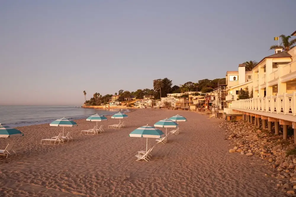 سفر تفریحی نزدیک سن دیگو با تصویری از هتل لوکس رُزوود میرامار بیچ در سانتا باربارا