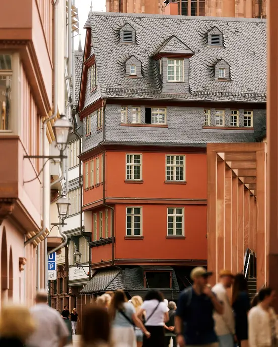 فرانکفورت با کنار گذاشتن شهرت پیشین خود به عنوان یک قطب مالی، به سرعت در حال تبدیل شدن به یکی از جذابترین شهرهای اروپاست...