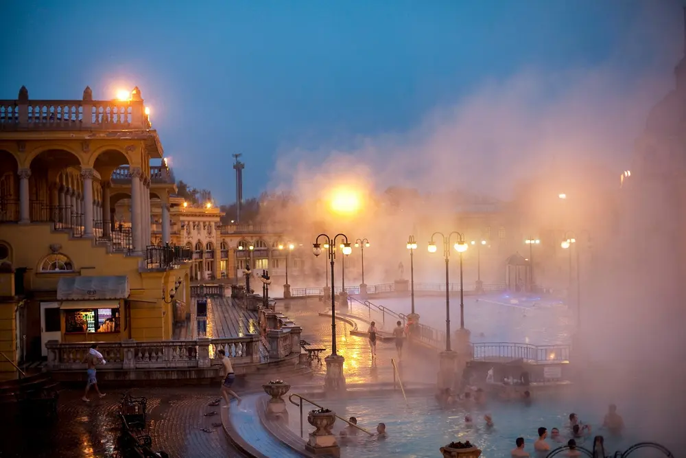 حمام آب گرم سچنی در بوداپست