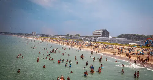 ساحل اورچارد قدیمی، شهری ساحلی دلپذیر با پارک‌های تفریحی کوچک