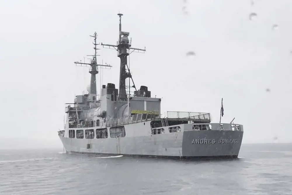 عکسی از یک کشتی نیروی دریایی فیلیپین که در ژوئن در تأسیسات دریایی خلیج اوستر بی در استان پالاوان، غرب مانیل لنگر انداخته است. عکس: AFP