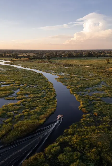 قایق نکاسا لینیانتی در آب