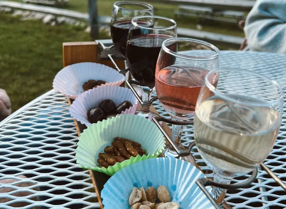 ترکیب شراب و آجیل در Aquila's Nest