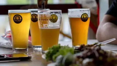 تایلند محدودیت فروش الکل در بعدازظهر را برای افزایش گردشگری شل میکند تایلند محدودیت فروش الکل در بعدازظهر را برای افزایش گردشگری شل میکند