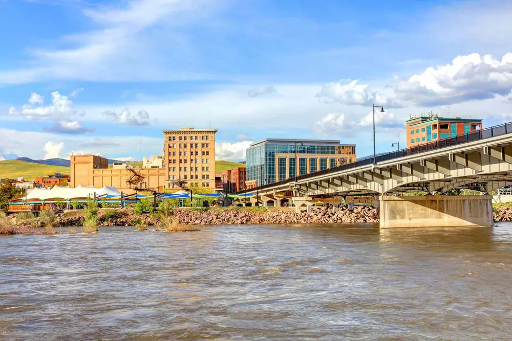 شهر میسولا در ایالت مونتانا، ایالات متحده، در کنار رودخانهٔ کلارک فورک و نزدیک تقاطع آن با رودخانه‌های بیتروت و بلاک‌فوت در غرب مونتانا