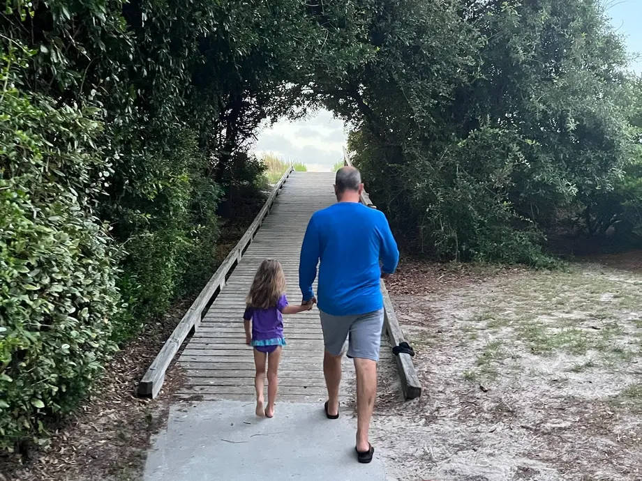 داگ بیچی و نوه دخترش.