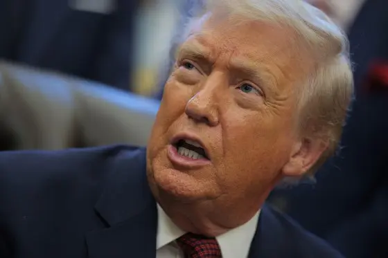 دونالد ترامپ، رئیسجمهور، بیانیهای در مورد استانداردهای جدید مصرف سوخت ایالات متحده صادر کرد