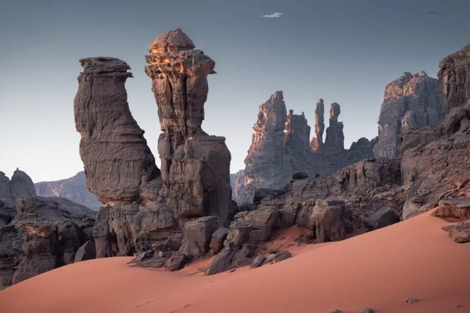 عکس توسط هنریک مرتا از ساختارهای سنگی فرازمینی در صحرای الجزایر