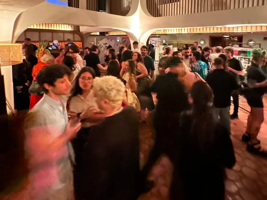 نمونه‌ای از زندگی شبانه در آرت‌بازل میامی‌بیچ