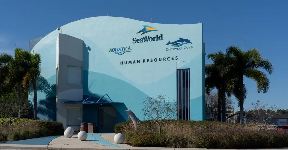 ساختمان اداری منابع انسانی در SeaWorld