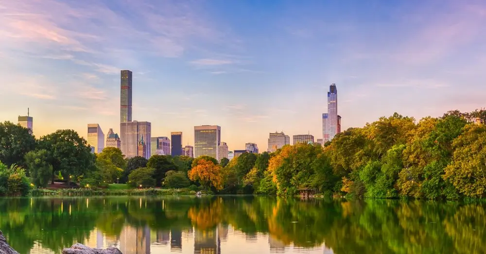 منظره شهری از پارک مرکزی، جنوب از دریاچه
