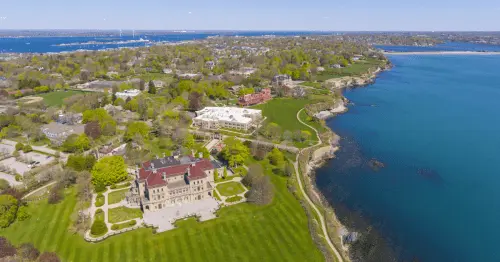 عمارت بریکرز در نیوپورت