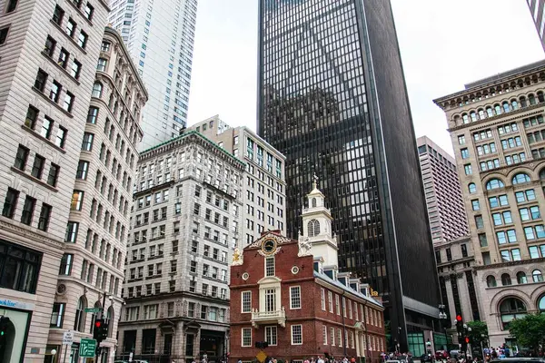 ساختمانهای تاریخی و مدرن در مرکز شهر بوستون