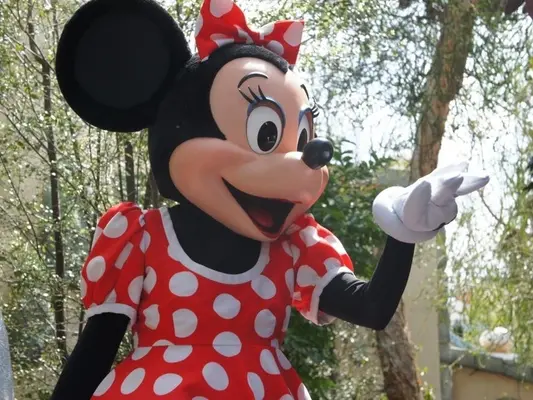 با ورود پارک تفریحی به فصل تعطیلات کریسمس، هفت وسیله بازی دیزنیلند برای بازسازیهای فصلی تعطیل خواهند شد.